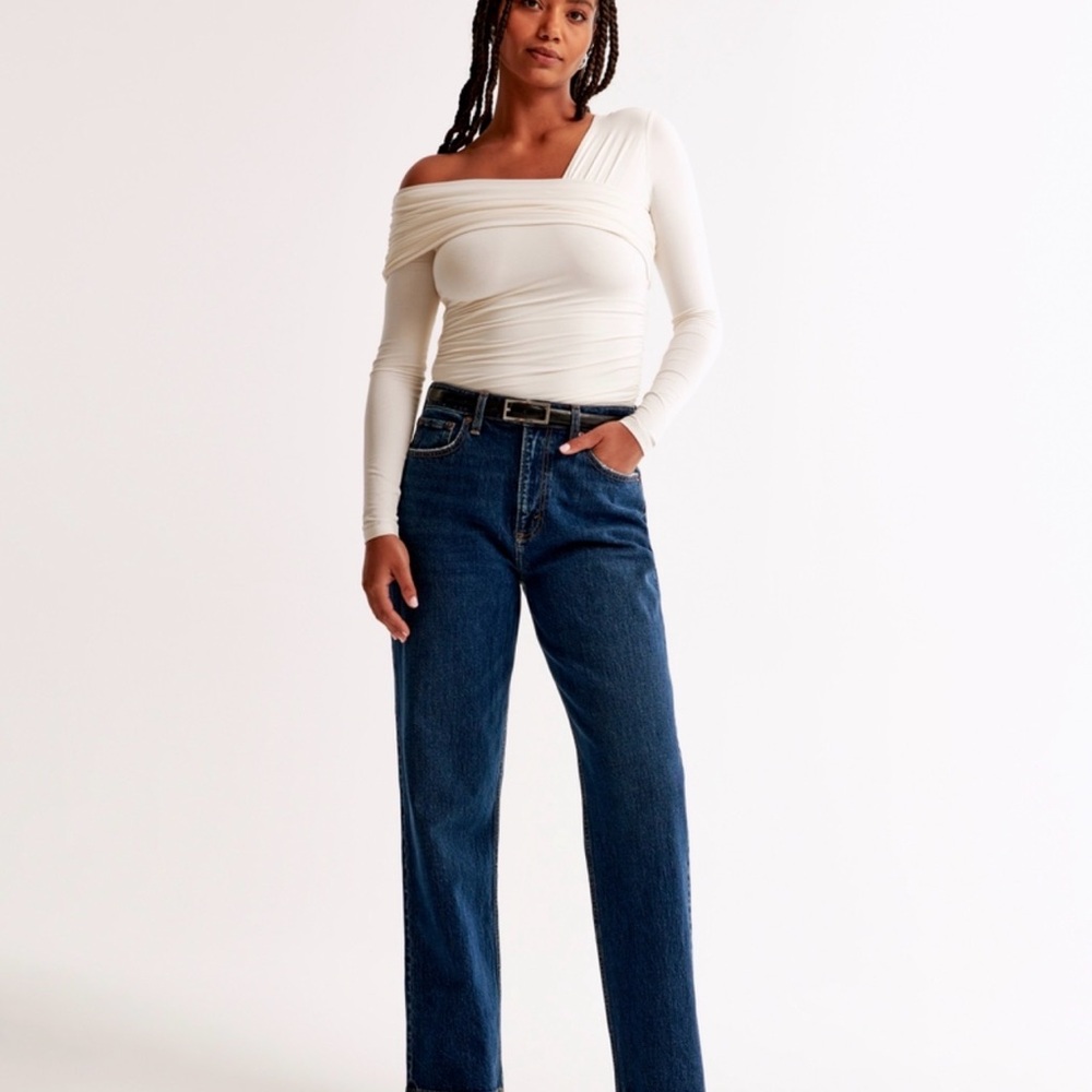 Abercrombie Curve Love High Rise Vintage Straight Jean